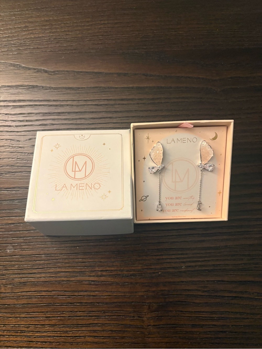 NEW La Meno Dangle Earrings